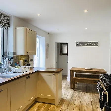 Ocean Terrace, Ilfracombe, 4 Bedrooms, Sleeps 8, Stunning Sea Views, Parking, Garden, Pet Friendly Exterior photo