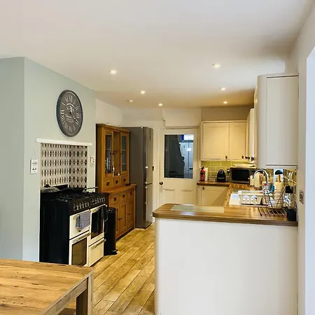 Ocean Terrace, Ilfracombe, 4 Bedrooms, Sleeps 8, Stunning Sea Views, Parking, Garden, Pet Friendly Exterior photo