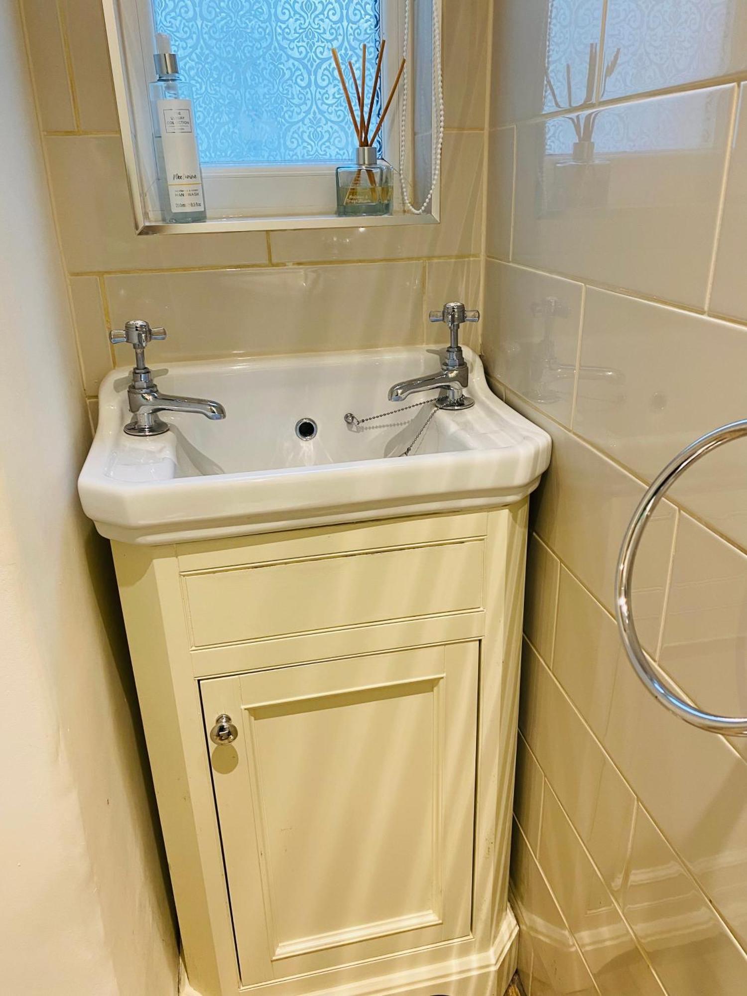 Ocean Terrace, Ilfracombe, 4 Bedrooms, Sleeps 8, Stunning Sea Views, Parking, Garden, Pet Friendly Holiday home *