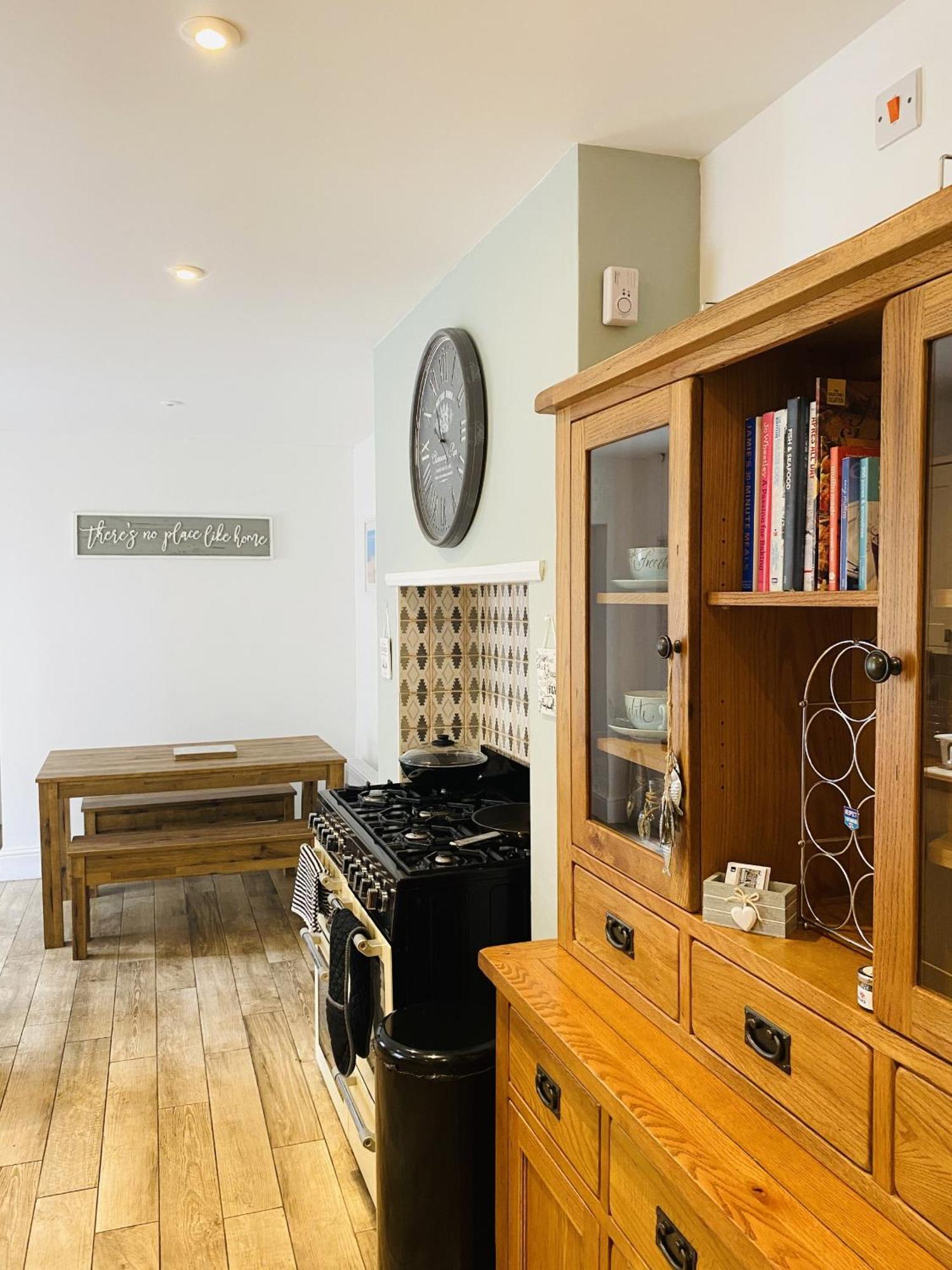 Ocean Terrace, Ilfracombe, 4 Bedrooms, Sleeps 8, Stunning Sea Views, Parking, Garden, Pet Friendly Holiday home *