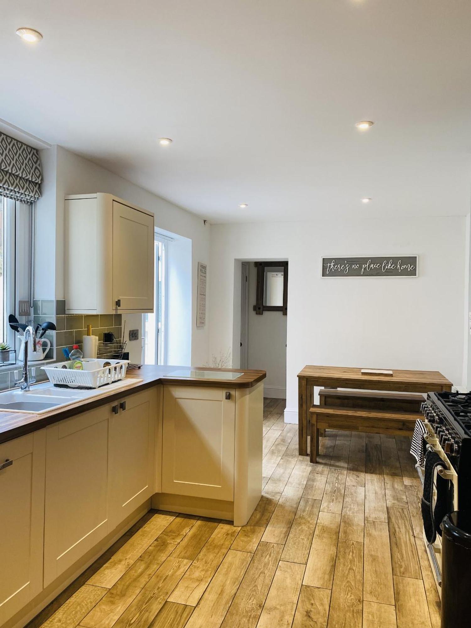 Ocean Terrace, Ilfracombe, 4 Bedrooms, Sleeps 8, Stunning Sea Views, Parking, Garden, Pet Friendly Holiday home Ilfracombe