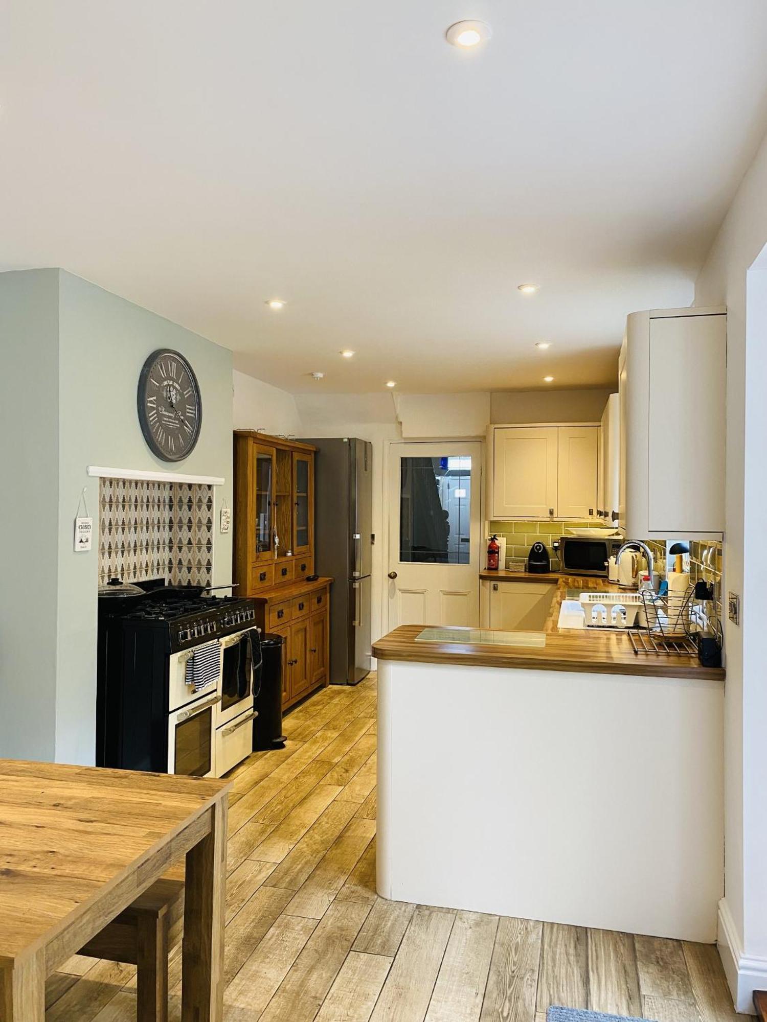 Ocean Terrace, Ilfracombe, 4 Bedrooms, Sleeps 8, Stunning Sea Views, Parking, Garden, Pet Friendly Ilfracombe